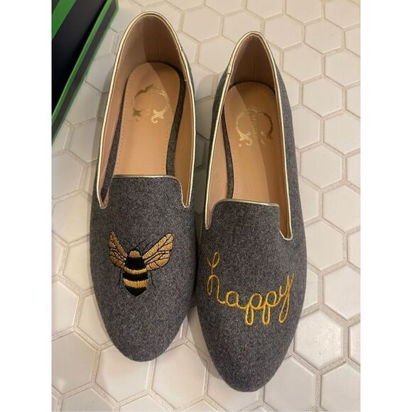C. Wonder Bee Happy Grey Flats 7.5 - Picture 1 of 6